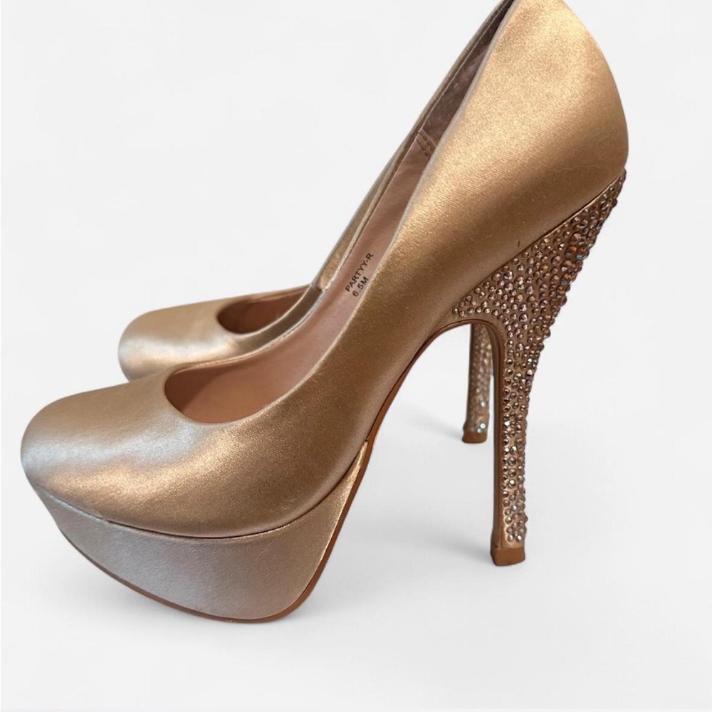 Steve Madden Rare 2011 Shimmering Nude Satin Rhinestone stiletto pumps - Picture 4 of 14